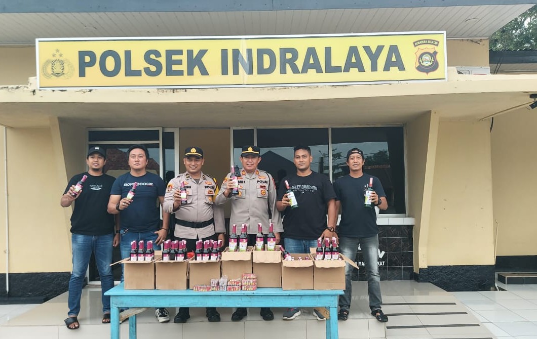 Malam Tahun Baru, Polisi di Indralaya Ogan Ilir Berhasil Sita Ratusan Botol Miras dan Petasan