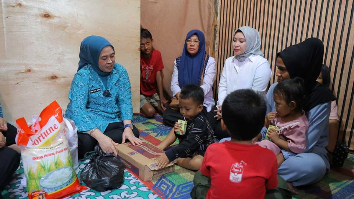 Ketua TP PKK Palembang Door to Door! Salurkan Bantuan Makanan untuk Anak Berisiko Stunting