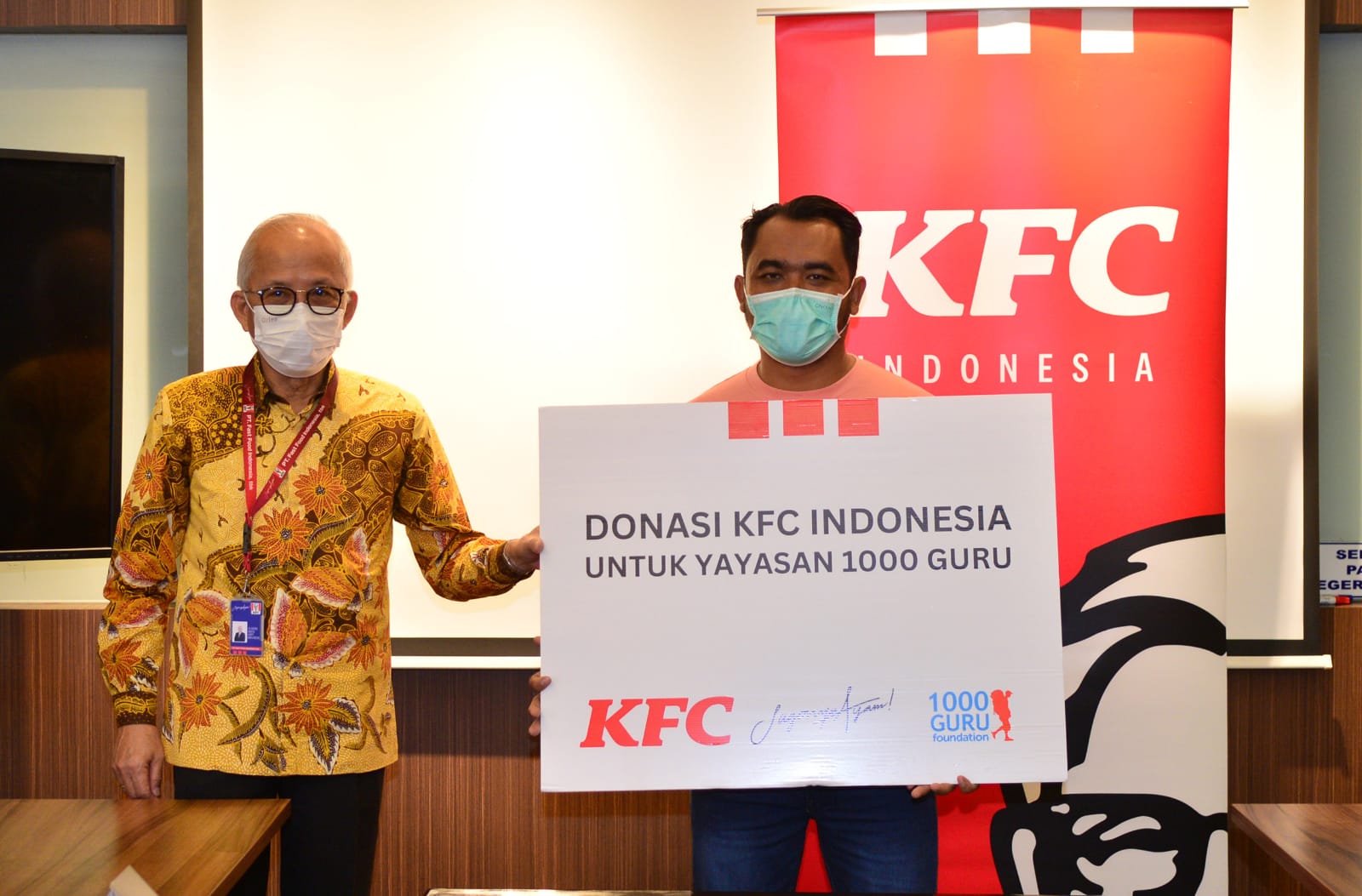 KFC Indonesia Serahkan Donasi Kepada Yayasan 1000 Guru