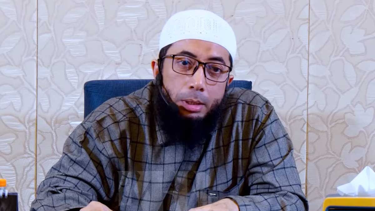 Hukum Lelaki Beranting Jadi Imam Sholat? Ini Penjelasan Ustad Khalid Basalamah