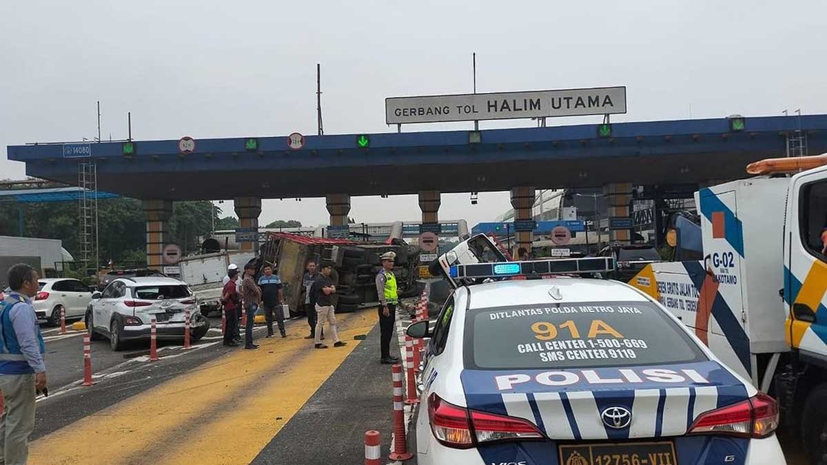 Kecelakaan Beruntun di Gerbang Tol Halim Utama Libatkan 7 Mobil, Tak Ada Korban Jiwa