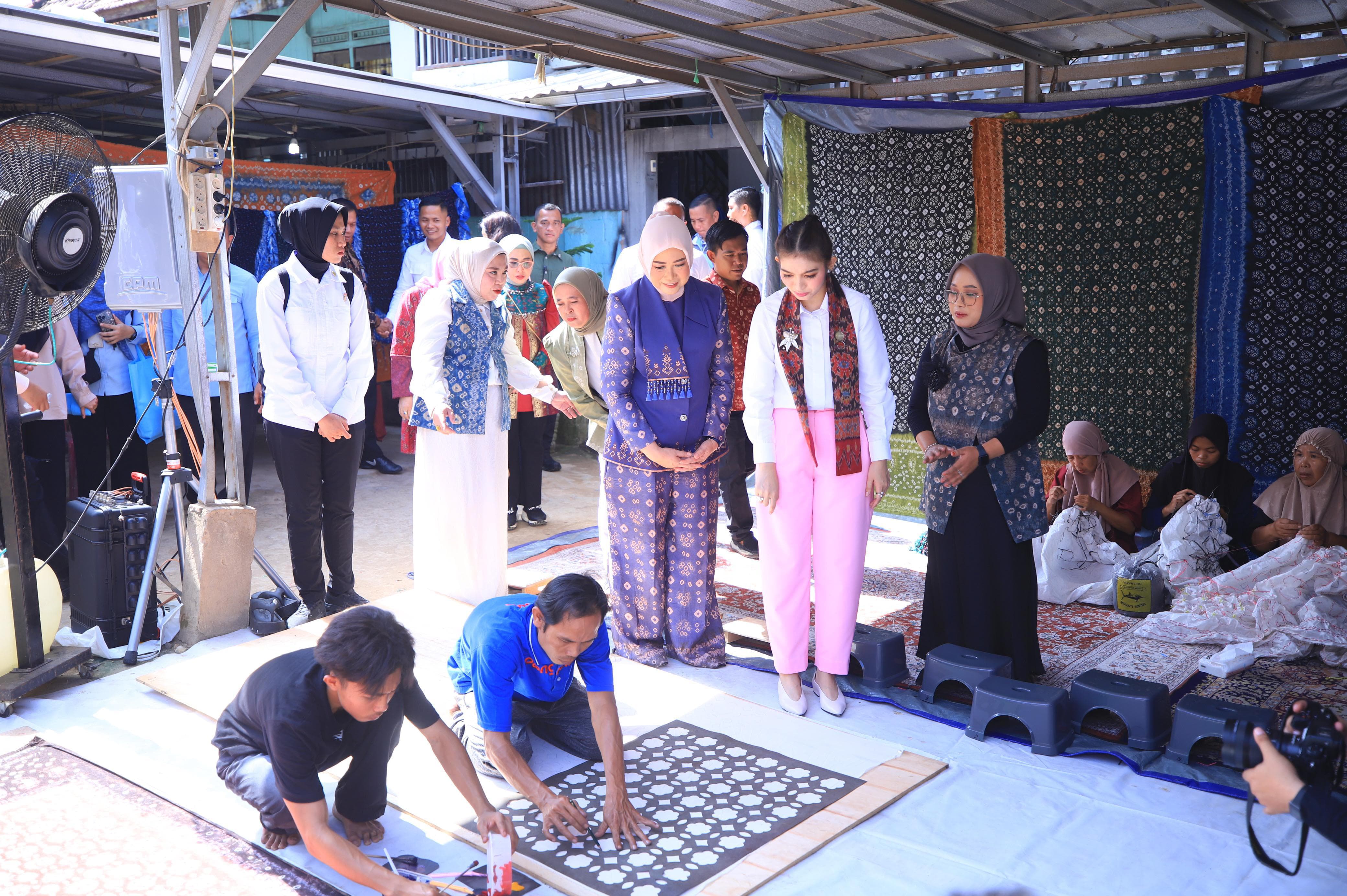 Galeri Tuan Kentang Jadi Pusat Wastra Lokal, Dekranas Dorong Perajin Tembus Pasar Internasional