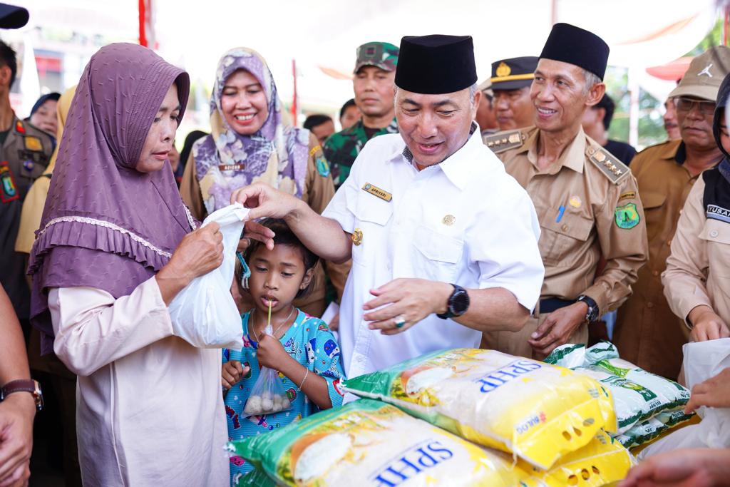 Gandeng Bulog, Pemkab Muba Gelar Operasi Pasar di Lais, 10 Ton Beras Dikucurkan