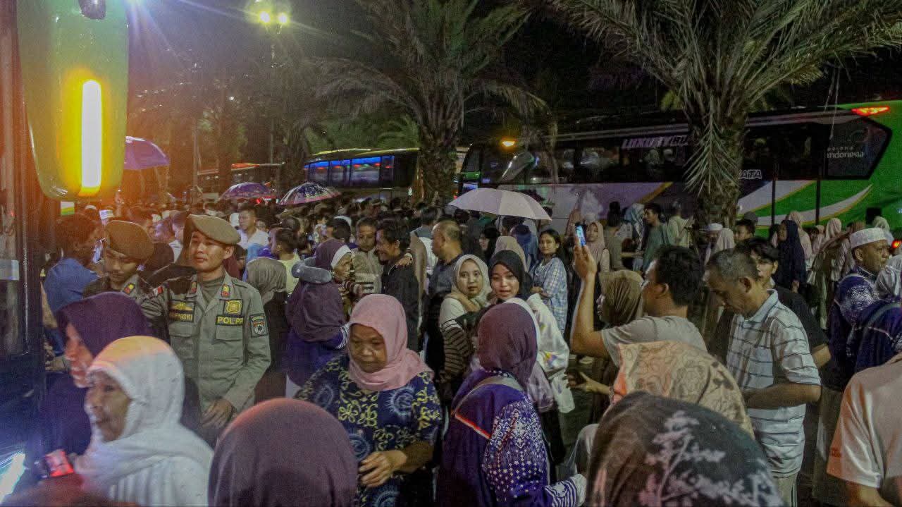 242 Jemaah Haji Tiba di Kota Lubuk Linggau, Keluarga dan Kerabat Sambut Suka Cita 