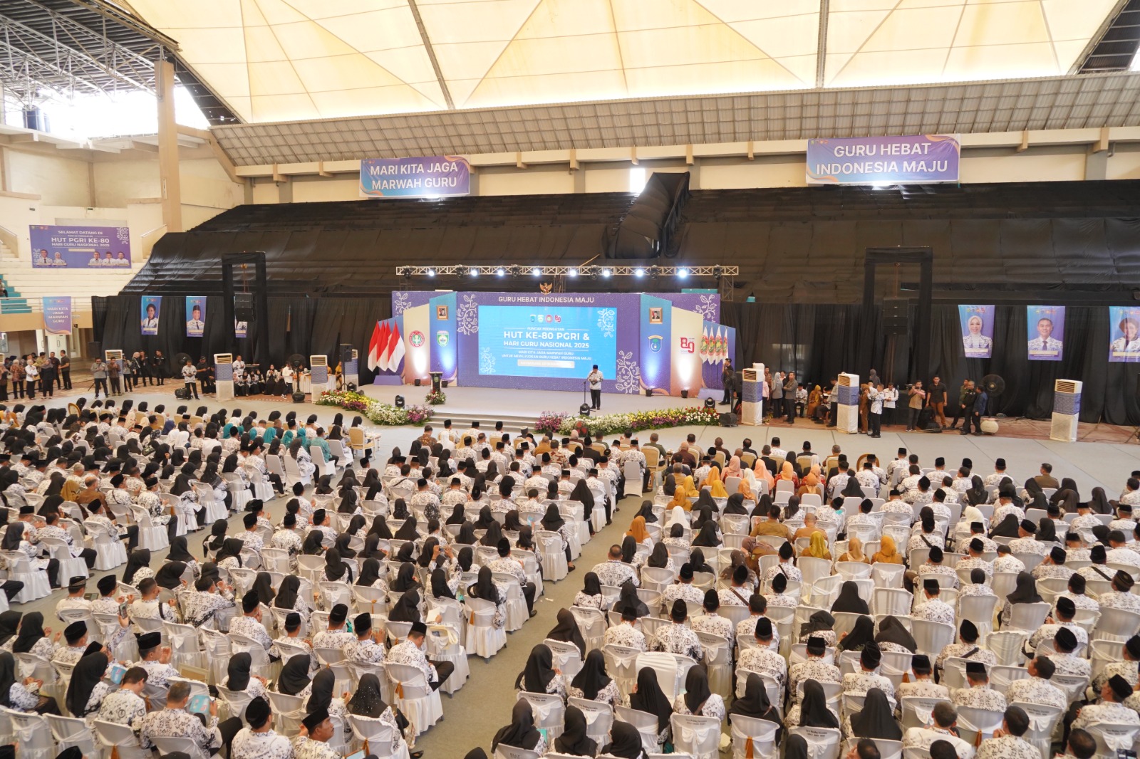 3.000 Guru se- Sumsel Ramaikan Puncak HUT PGRI dan HGN 2025 di OKI