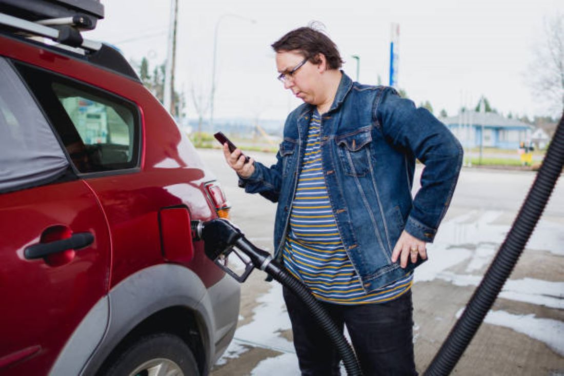 HINDARI! Inilah 5 Larangan Saat Mengisi BBM di SPBU