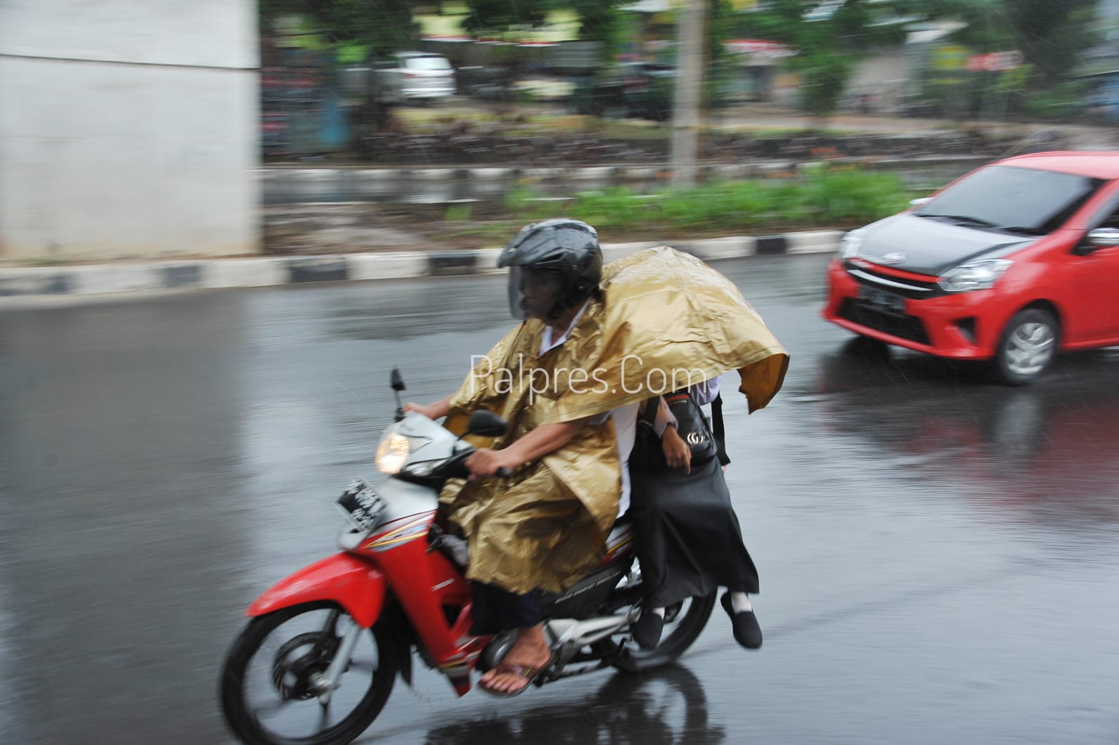 Berdasarkan Cuaca Hari Ini Selasa 4 Juli 2023: Kota Palembang Siang Hujan Ringan, Malam Hujan Petir