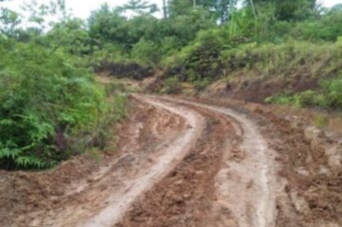 75 Tahun Tak Tersentuh Aspal, Pembangunan Jalan di Pelosok Lampung Ini Berulang Kali Rusak