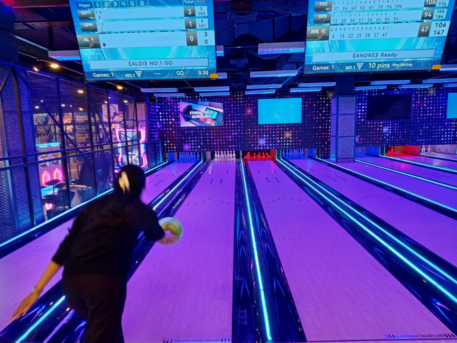 Funworld Bowling Hadir di PIM, Jadi Pilihan Tempat Rekreasi Seru dan Menyenangkan