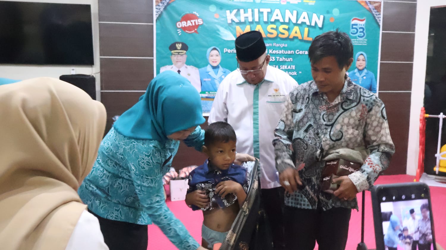 Peringati HKG PKK Ke-53, TP PKK Muba Gelar Khitanan Massal