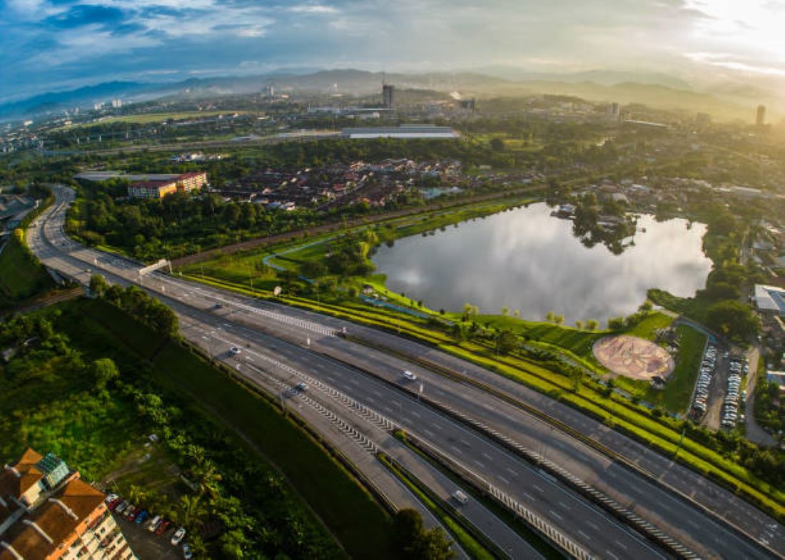 Warga Jatim Bersorak! Gubernur Khofifah Siap Bangun 3 Jalan Tol Baru di Jawa Timur