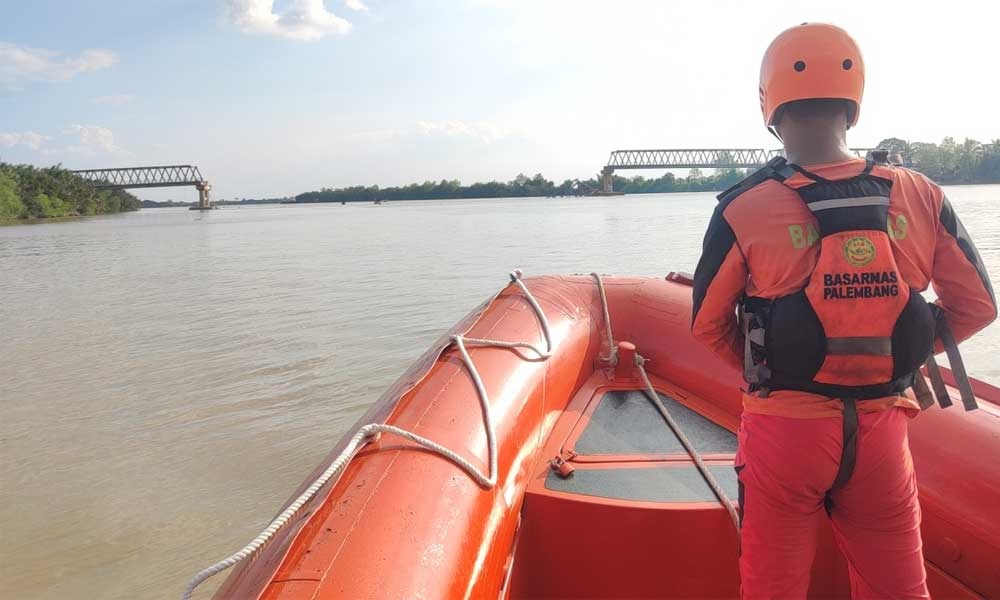 Tim SAR Sisir Sungai Lalan, 2 Warga Muba Korban Jembatan Ambruk Belum Ditemukan