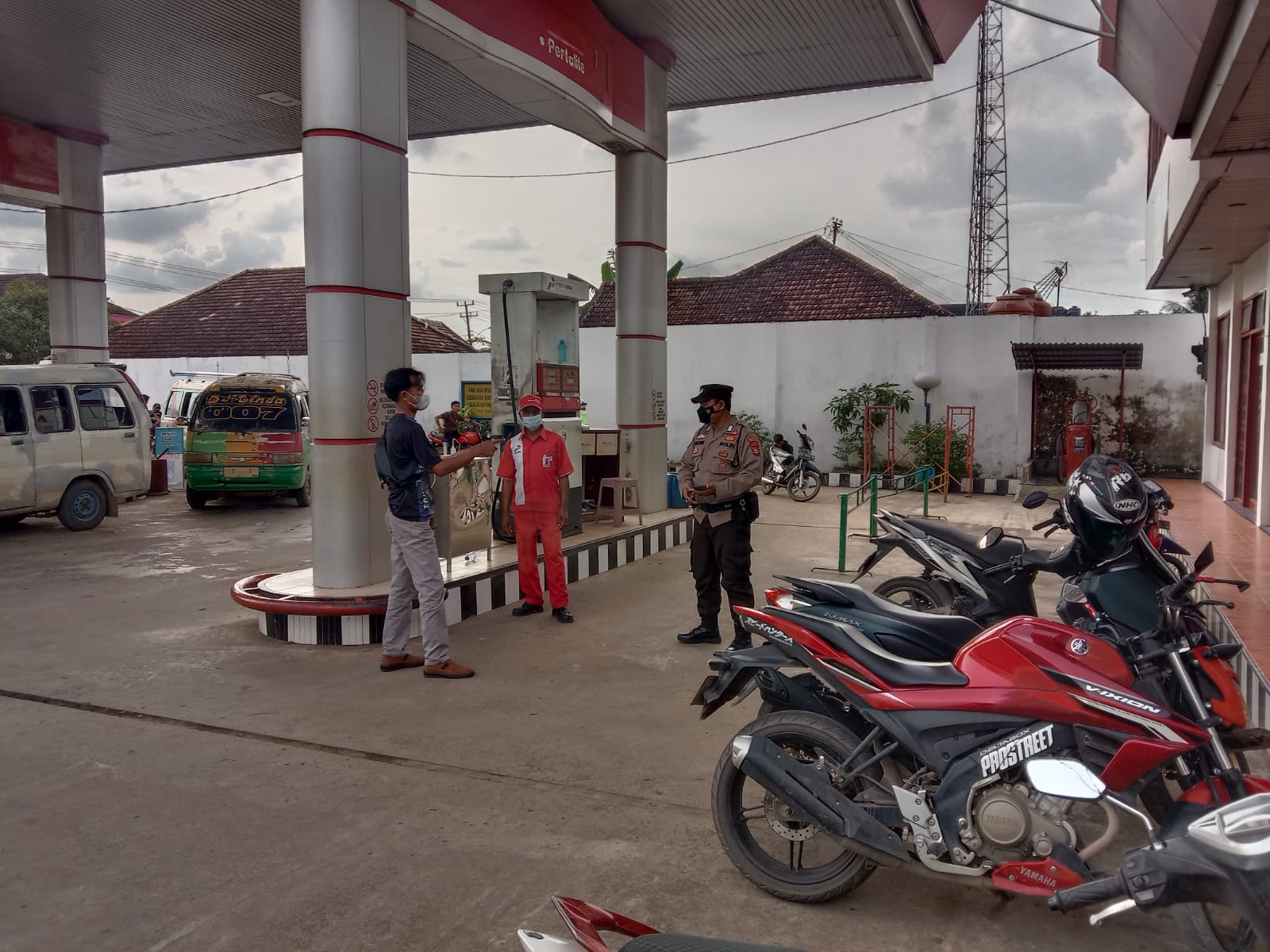  Polrestabes Palembang Terjunkan Ratusan Personel Polisi ke SPBU 