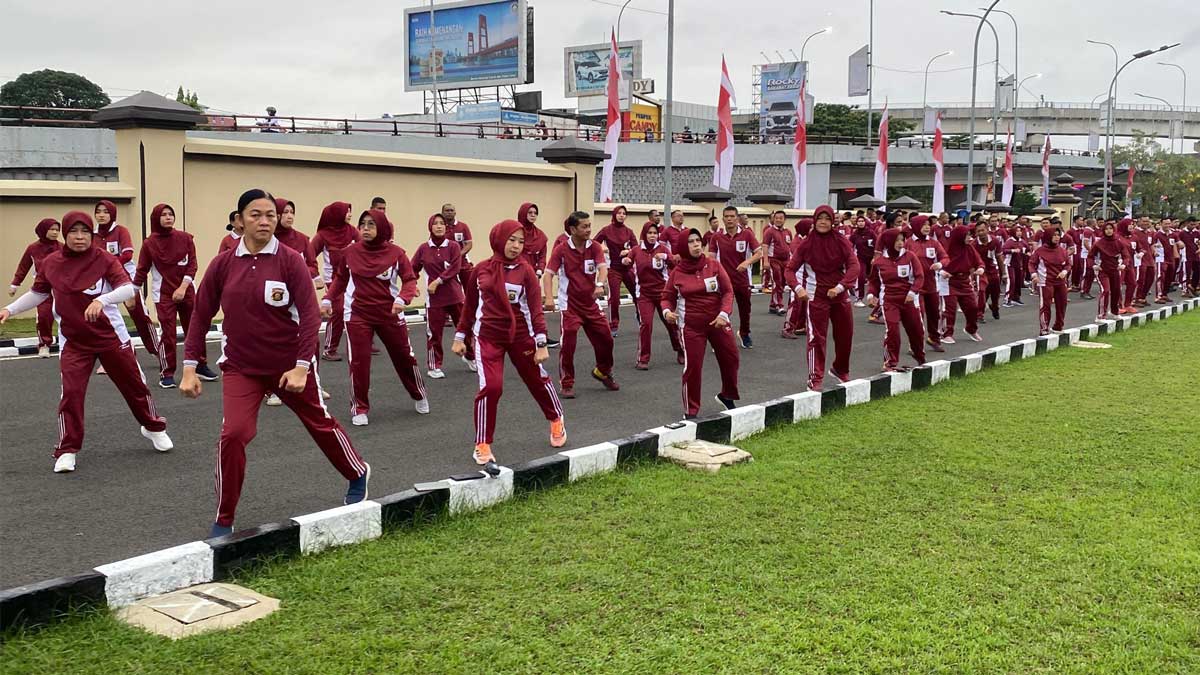 Jaga Stamina dan Kebugaran Tubuh, Polda Sumsel Laksanakan Olahraga Pagi Bersama
