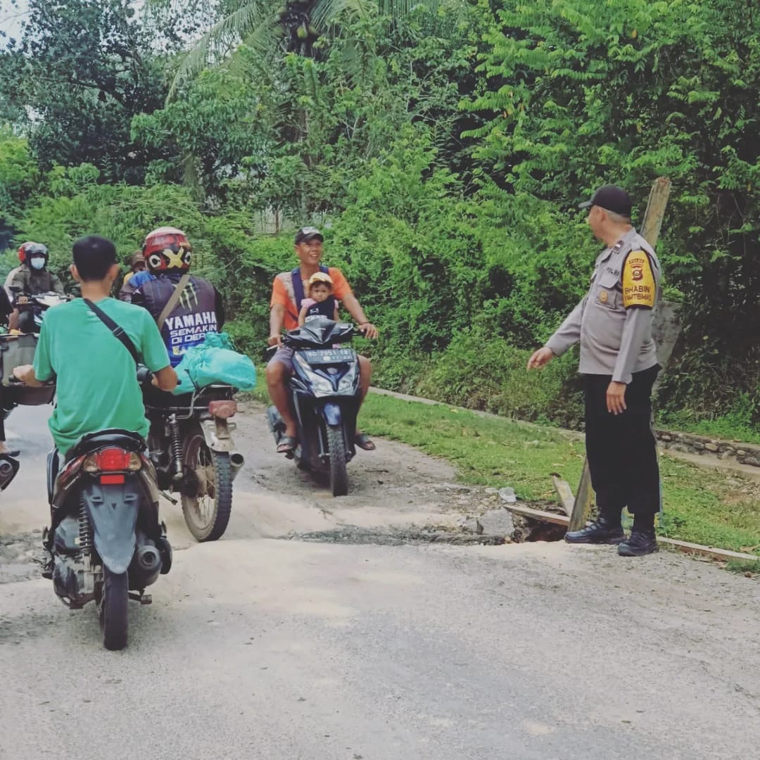 Jalan Provinsi di Tanjung Batu Ancam Keselamatan Warga, Kapolsek dan Babinsa Langsung Cek ke Lokasi