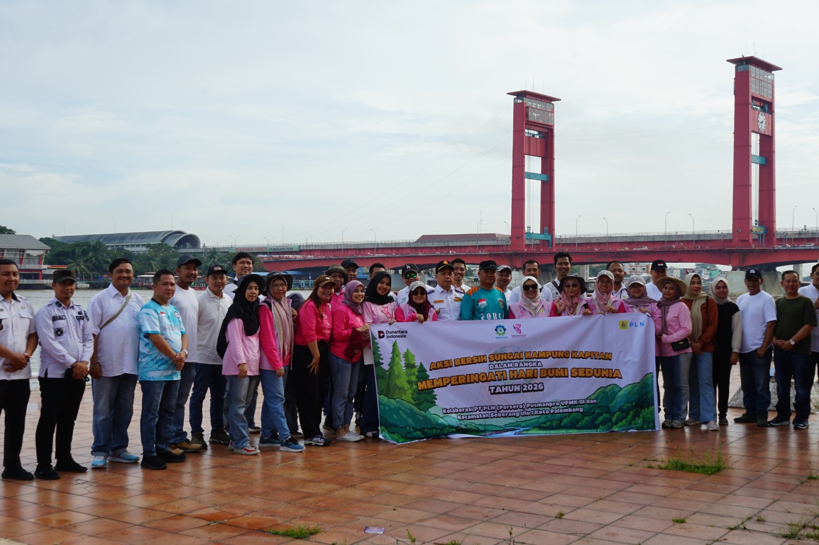 Hari Bumi 2026: PLN Pusmanpro Bersatu Bersama Warga, Bersihkan Jantung Palembang