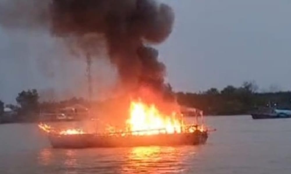 WADUH! 4 Perahu Nelayan di Sungsang Terbakar, Tidak Ada Korban Jiwa 