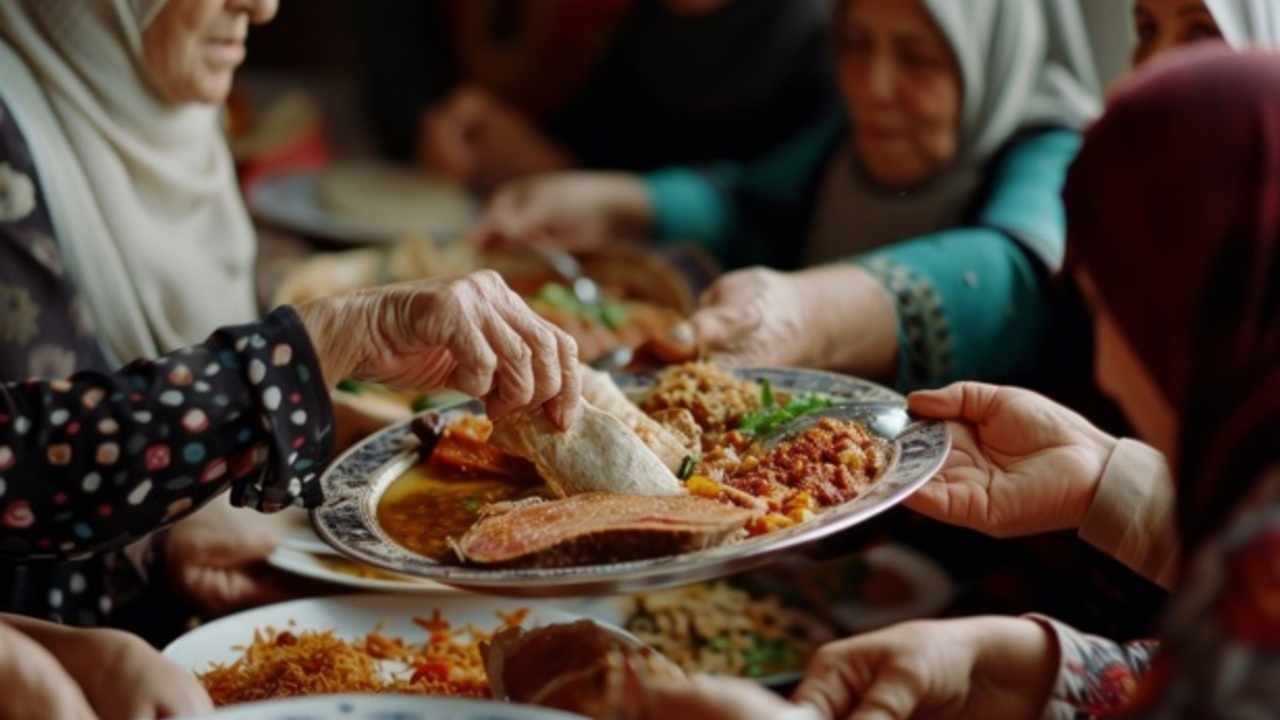 Jangan Langsung Makan Berat Saat Buka Puasa! 4 Alasannya Ini Bikin Kaget