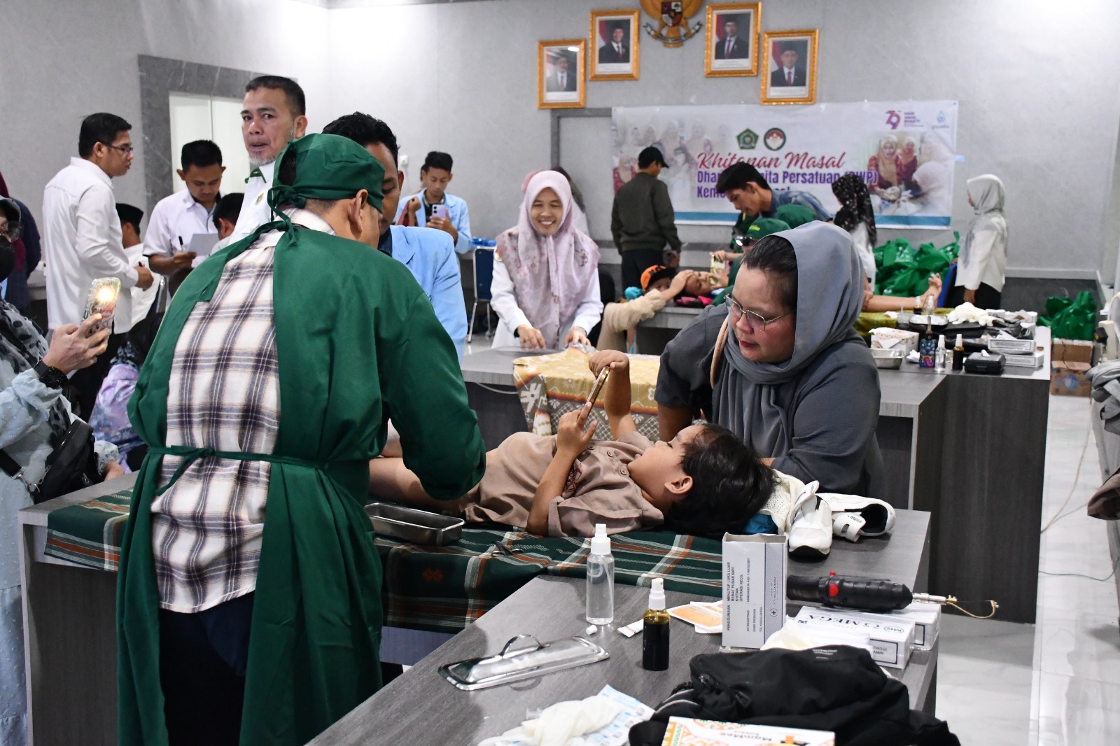 Tutup Rangkaian HAB ke-79, Kemenag Sumsel Gelar Khitanan Massal Bagi 100 Anak