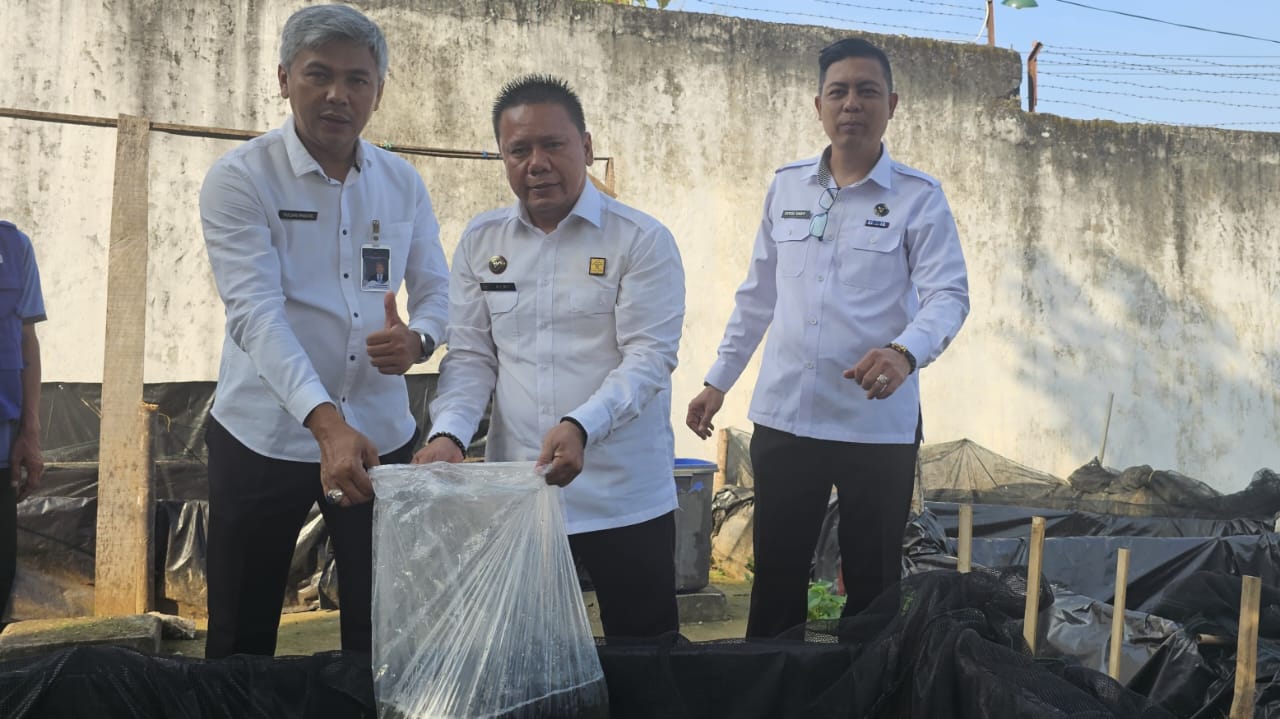 Rutan Baturaja Tabur Benih Ikan Lele untuk Dukung Ketahanan Pangan