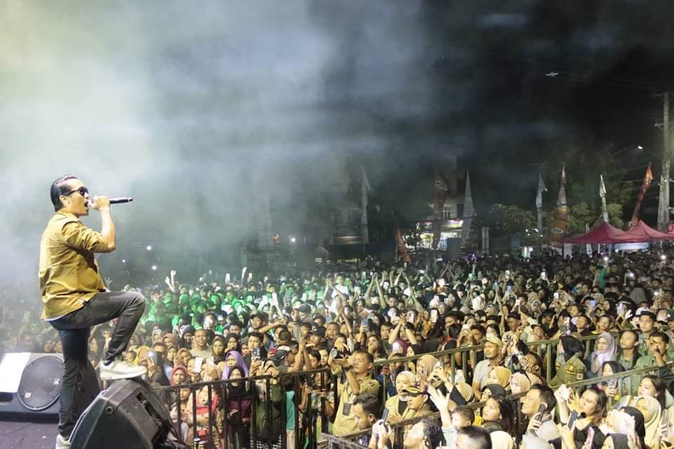 Wow Dide Hijau Daun Tampil Memukau Pada Penutupan Festival Bukit Sulap