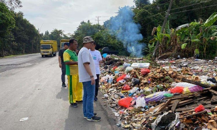 Pinggir Jalan Kota Baturaja Jadi Tempat Sampah, PJ Bupati OKU Respon Cepat, Ini yang Dilakukannya?