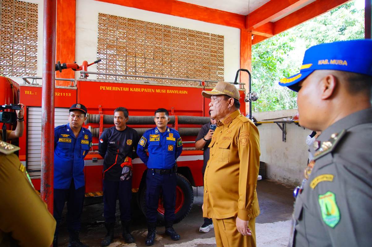 Hadapi Musim Kemarau, Bupati Muba Tinjau Pos Damkar Kecamatan Babat Toman