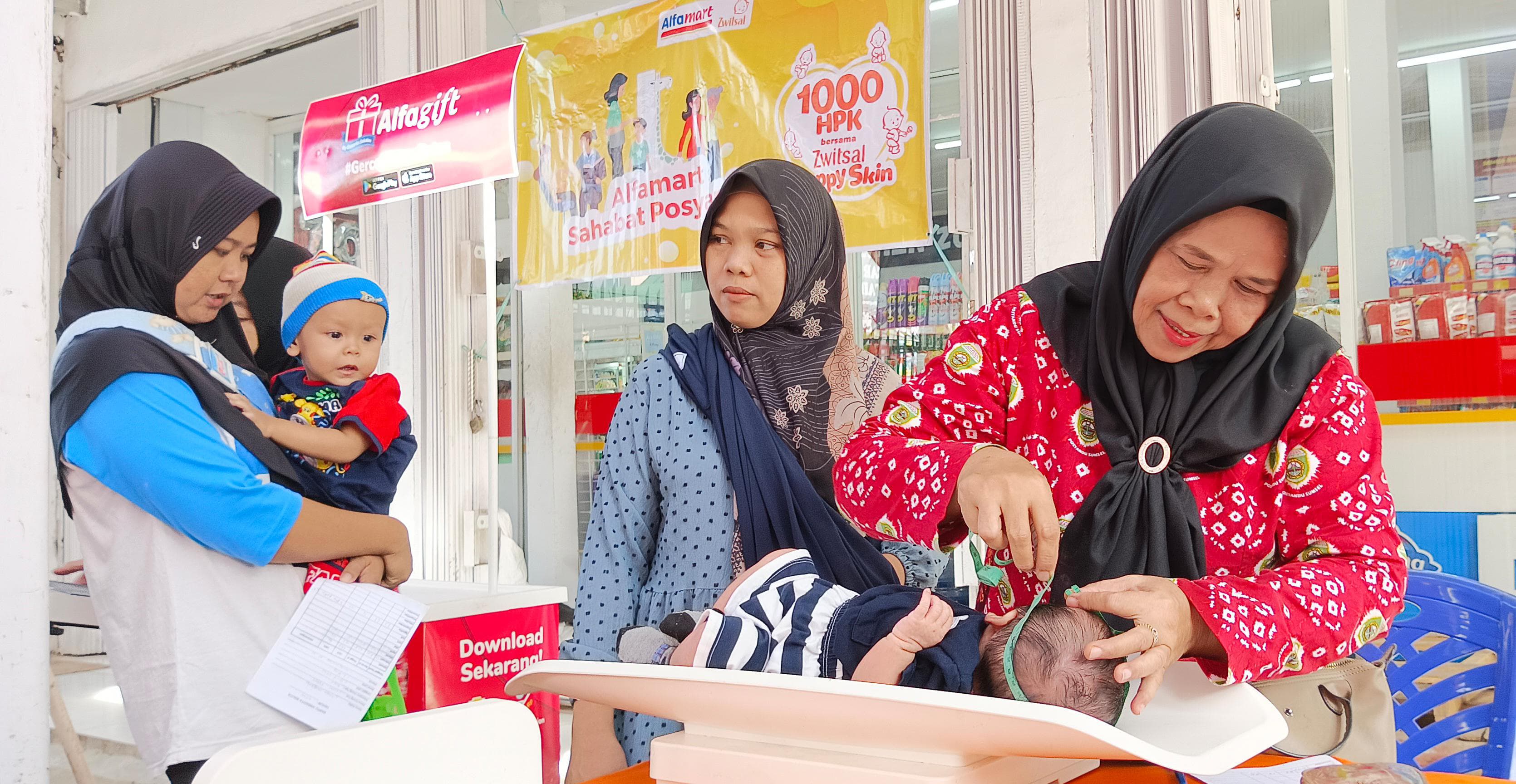 Edukasi Pentingnya 1.000 HPK, Alfamart Sahabat Posyandu Bersama Zwitsal hadir di 34 Titik Lokasi