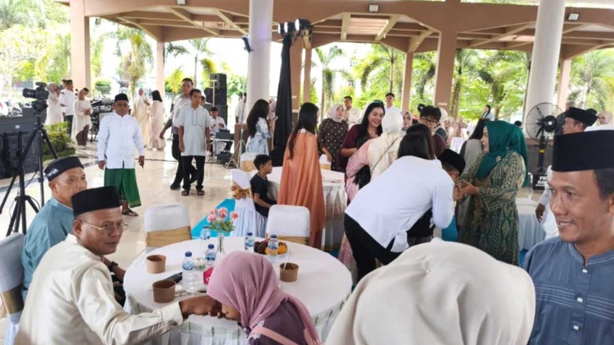 Penuh Kehangatan! Warga Prabumulih 'Serbu' Rumdin H. Arlan dan Franky Nasril di Hari Lebaran 1447 H