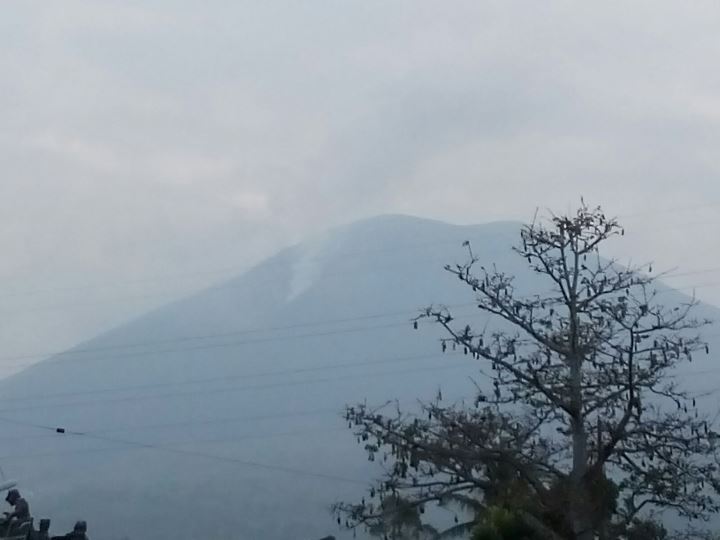 Waspada! Gunung Dempo Pagaralam Erupsi, Semburkan Abu Vulkanik Setinggi 2.000 Meter