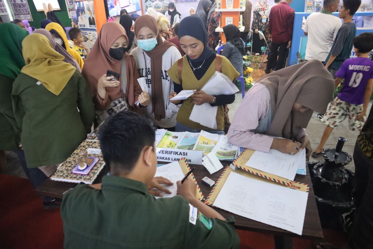 Animo Ratusan Orang Pencari Kerja Tinggi di Job Fair Muba Expo 2022