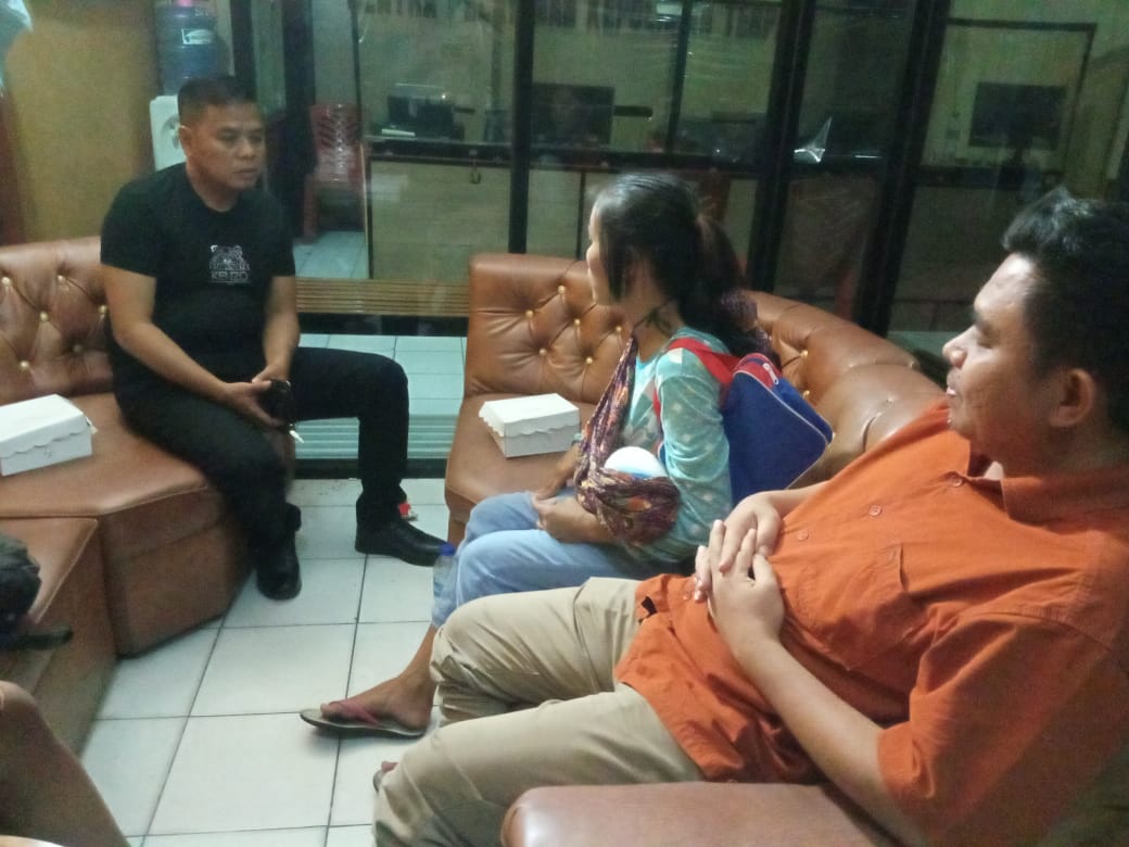 Ibu Gendong Bayi Diduga Ngelem Diamankan Polisi