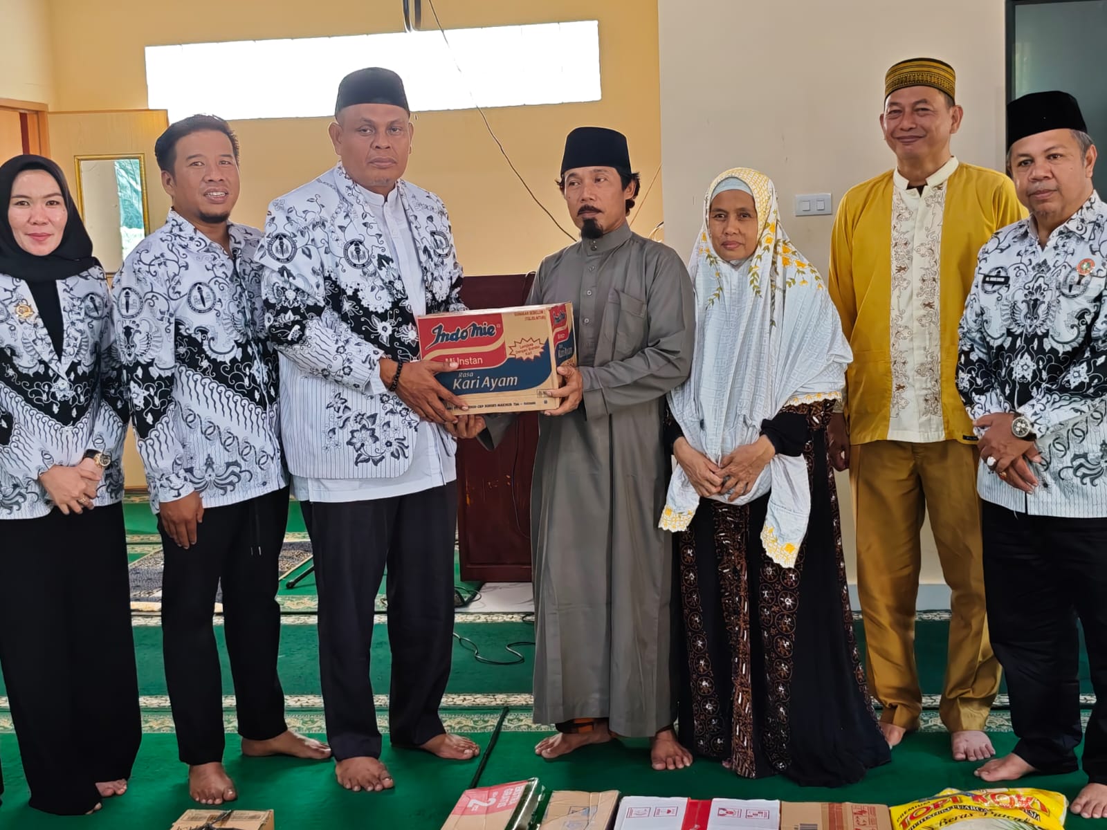 Berkah Ramadhan! Pengurus PGRI OKI Bantu Ponpes dan Bagikan Takjil