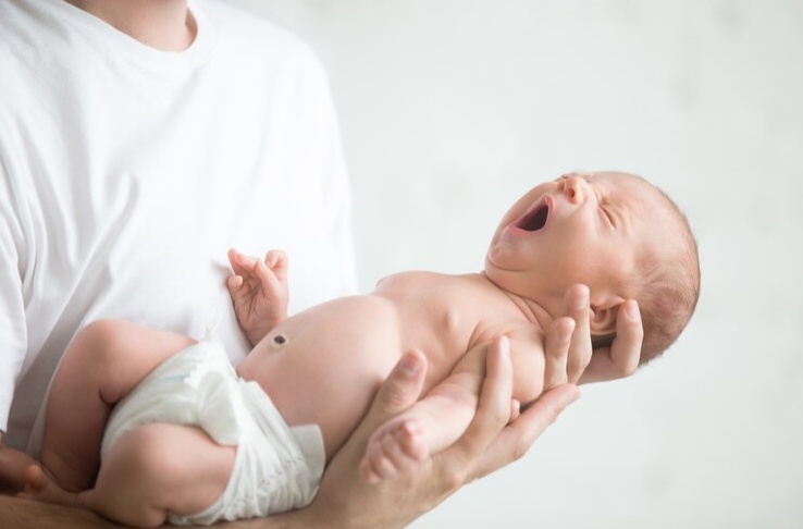 Bayi Cegukan? Begini 6 Cara Cepat untuk Mengatasi Bayi yang Sedang Cegukan Beserta Pencegahannya