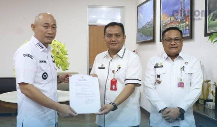 Wako Lubuk Linggau H Rachmat Hidayat Serahkan SK Pelaksana Tugas Kepada Sejumlah Pejabat