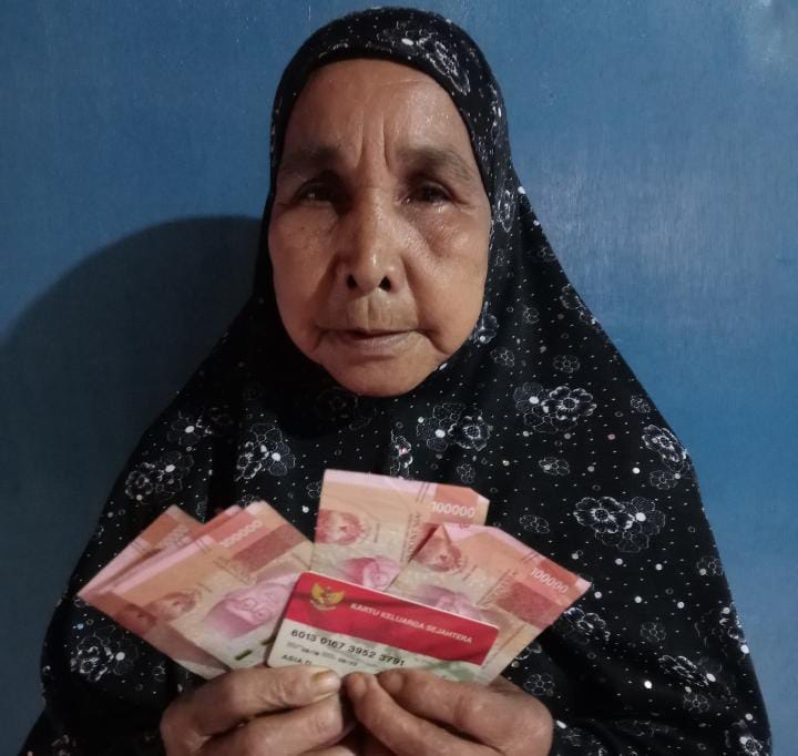 Kamu Bisa Mengajukan Diri Jadi Penerima Bansos Dari Mana Saja Cuma Melalui Cek Bansos, Simak Caranya!