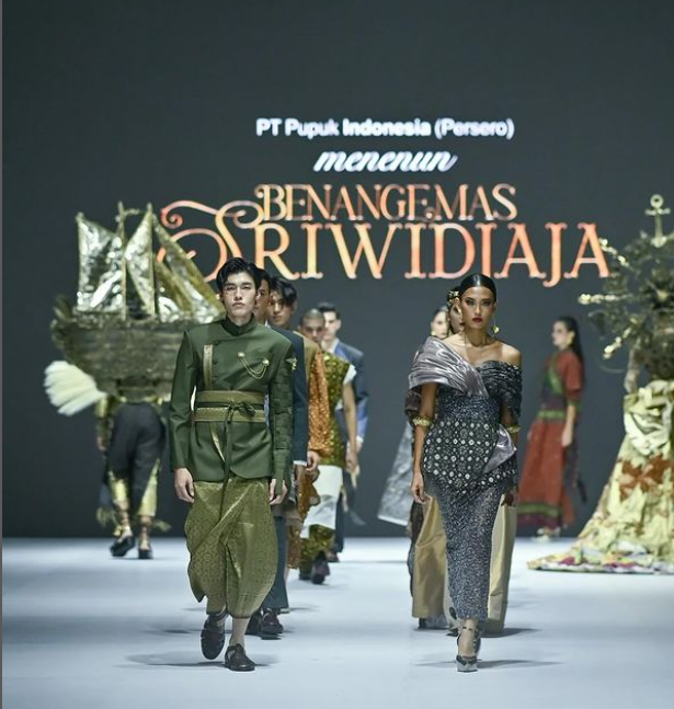 Karya UMKM Binaan Pupuk Indonesia Ramaikan Panggung JFW 2025﻿, Hadirkan Koleksi Kain Songket Palembang