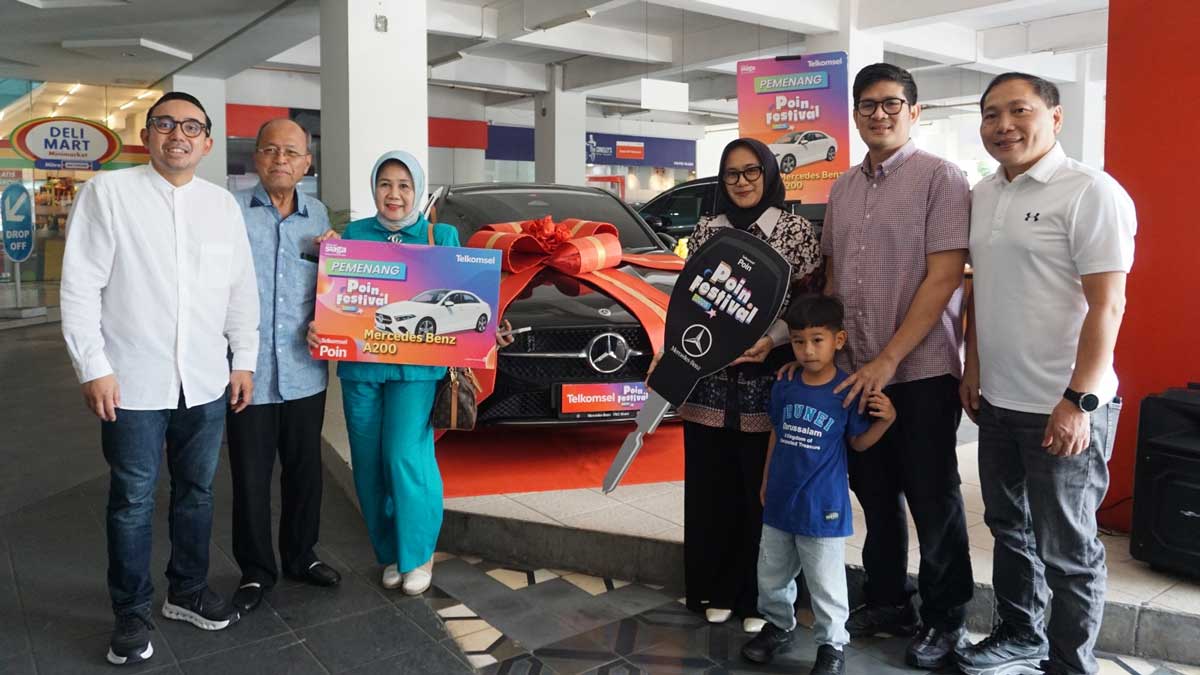 Menang Undian Telkomsel Poin, Warga Medan Ini Bawa Pulang Mercedes-Benz A200