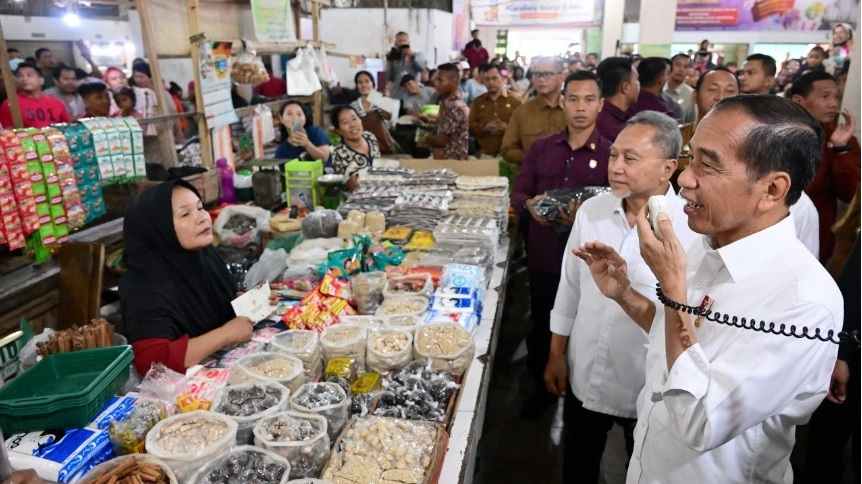 Kembali Gunakan Megafon, Presiden Jokowi Pamit ke Warga Deli Serdang