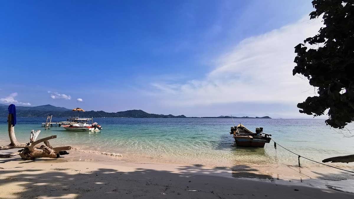 7 Kilometer dari Bandar Lampung, Pantai Eksotis dengan Ombak yang Menantang, Pecinta Surfing Merapat