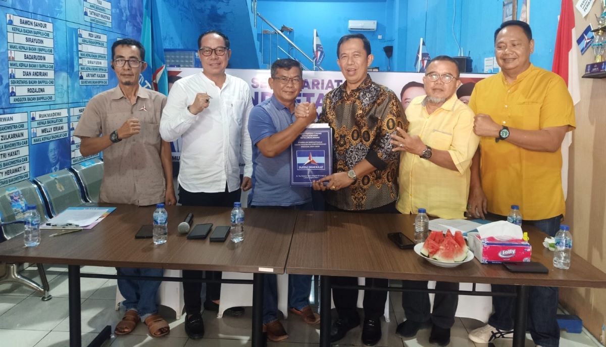 Balon Wako Lubuk Linggau H Rodi Wijaya Kembalikan Formulir ke DPC Partai Demokrat, Berkas Dinyatakan Lengkap 