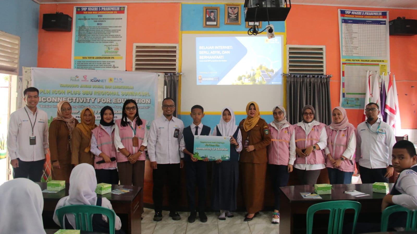 PLN Icon Plus SBU Regional Sumbagsel Bersama Srikandi Lakukan Kelas Mengajar di Perayaan Hari Kartini
