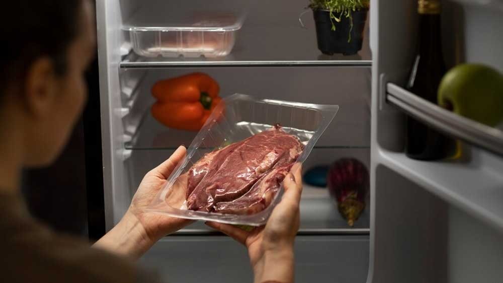 Tips Menyimpan Daging Kurban di Kulkas, Awet Sampai Setahun!               
