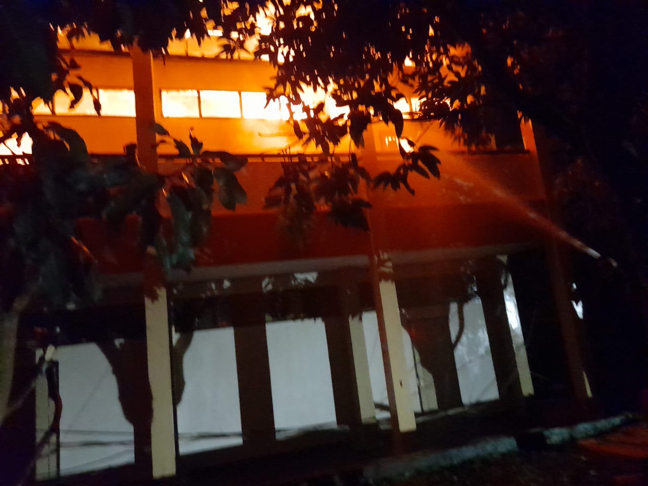 Api Bakar Lantai 2 Gedung BPMP Provinsi Sumsel di Indralaya