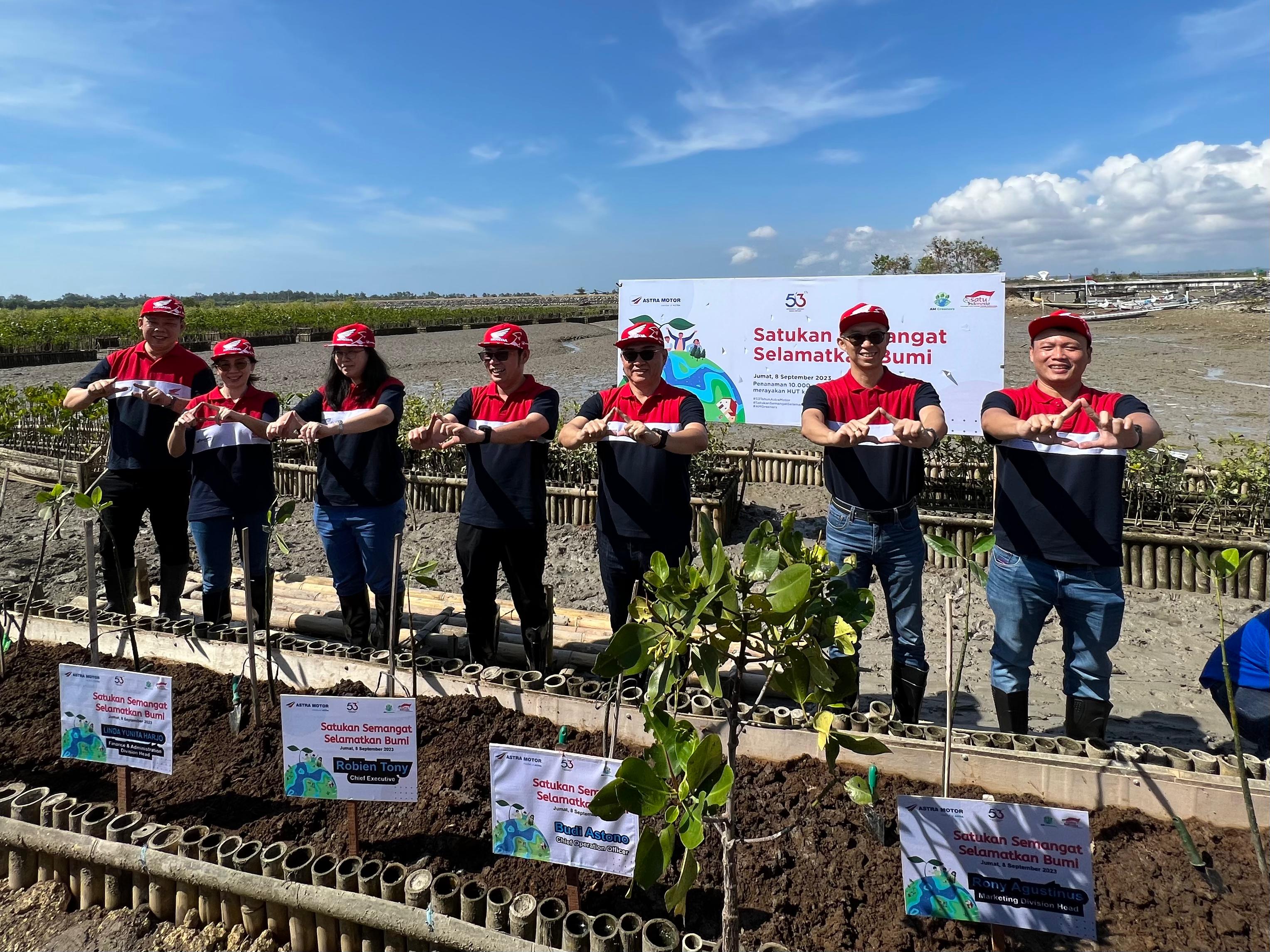 Wujudkan Semangat Selamatkan Bumi, Astra Motor Tanam 10.000 Bibit Mangrove 