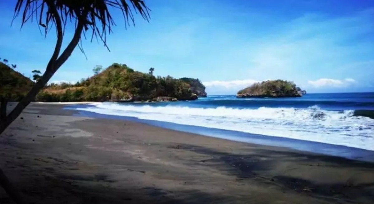 Liburan Tapi Bikin Betah, Inilah 5 Pantai Terbaik di Malang, Tersedia Juga Penginapan Lho