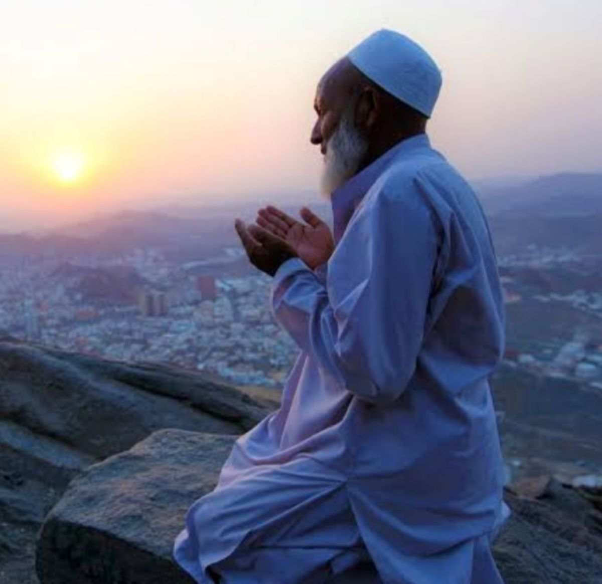 Kisah Uqbah bin Amir Al-Juhani, Seorang Sahabat Pengembala Kambing yang menulis Al-Qur'an