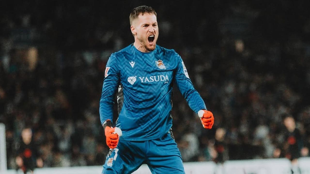 Barcelona dan Aston Villa Mengaku Tertarik Merekrut Penjaga Gawang Real Sociedad