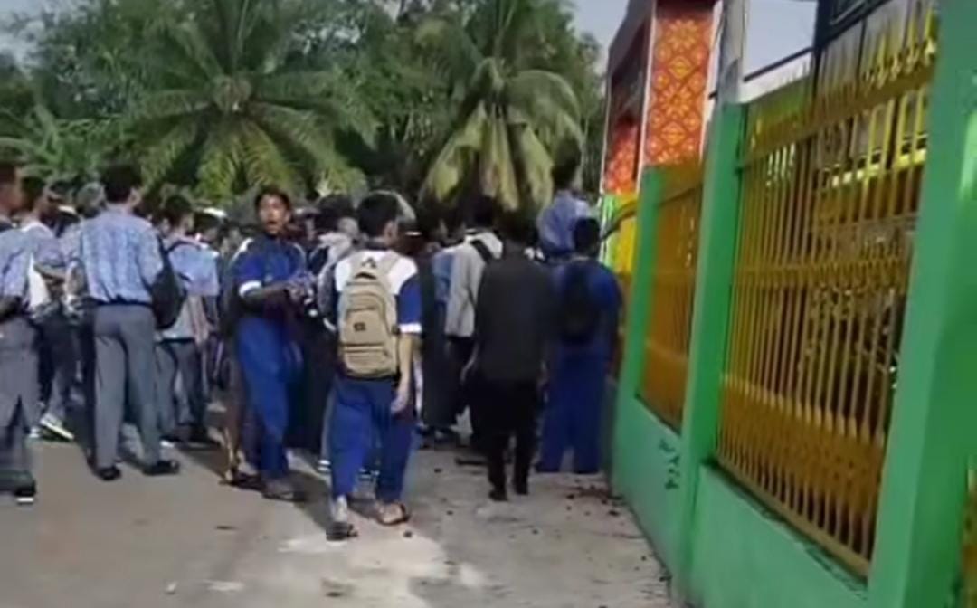 Pelajar SMKN 3 dan MAN 2 Lubuk Linggau Terlibat Tawuran, Sampai Perang Batu