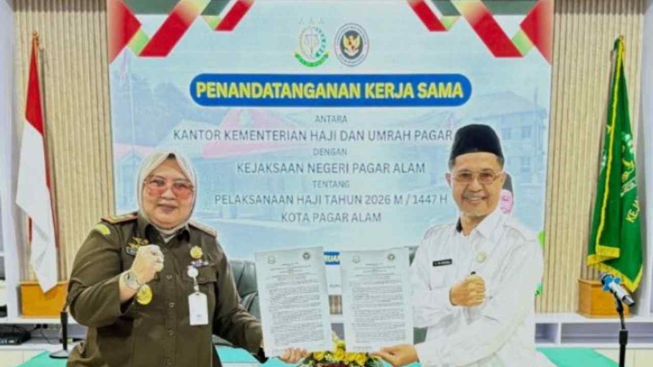 Kajari Pagar Alam Teken MoU dengan Kemenag Haji–Umrah, Luncurkan Program JPHH untuk Jamaah 2026